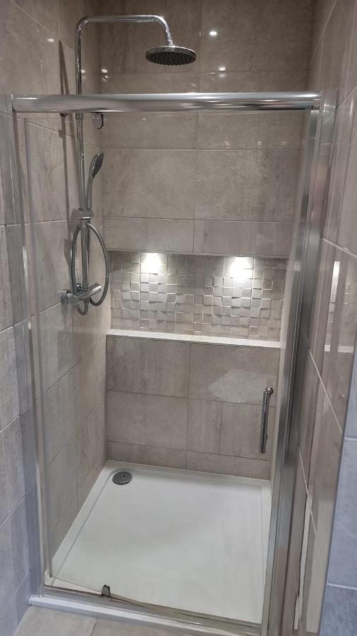Jasmin Apartments - Luxury 1 & 2 Bedroom Units With Free Parking Bushey Kültér fotó