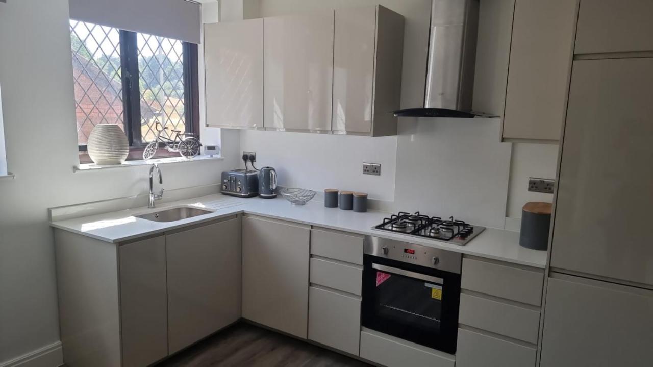Jasmin Apartments - Luxury 1 & 2 Bedroom Units With Free Parking Bushey Kültér fotó